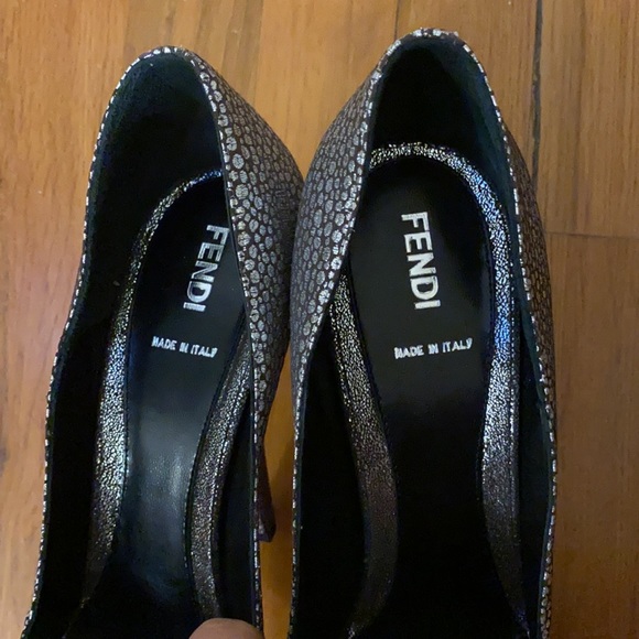 Fendi platform heel, box n dust bag available - Picture 3 of 4